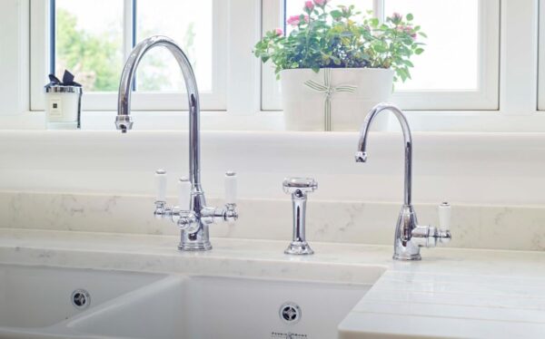 P & R 1560 Phoenician Sink Mixer with Filtration and Rinse - Image 11
