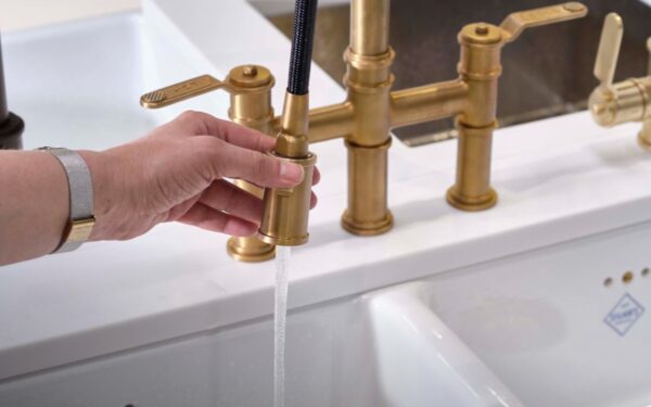 P & R 4549HT Armstrong Bridge Mixer with Pull Down Rinse, Textured Handle - Image 9
