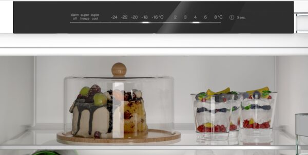 SIEMENS iQ300 BUILT-IN FRIDGE-FREEZER - Image 2