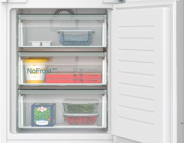 SIEMENS iQ300 BUILT-IN FRIDGE-FREEZER - Image 5