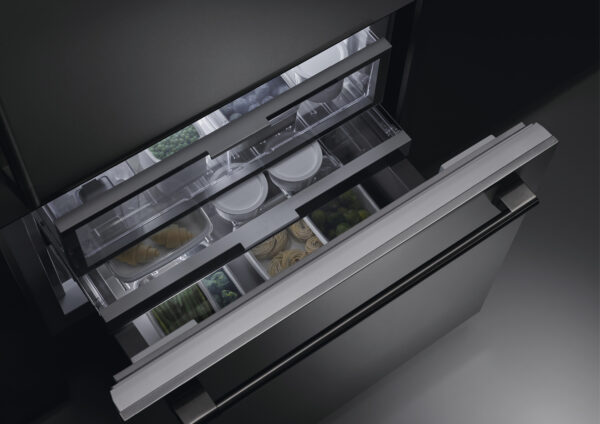 F&P SERIES 11, BUILT-IN FRIDGE FREEZER RH - Ice & Water - Image 6