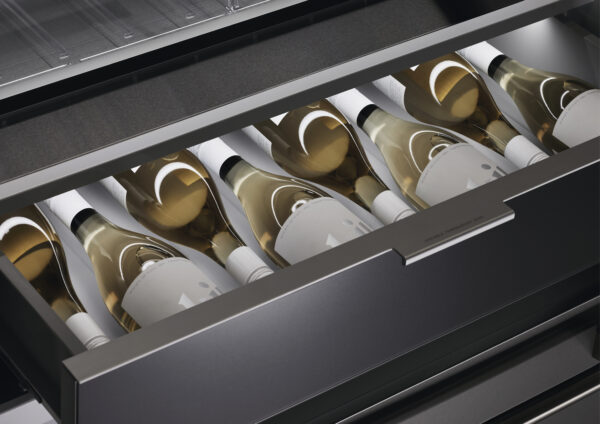 F&P SERIES 11, BUILT-IN FRIDGE FREEZER RH - Ice & Water - Image 9